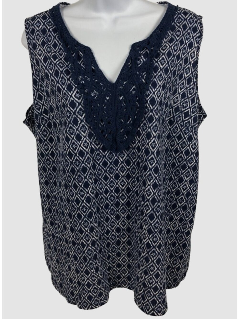 St Johns Bay Top Size 0X Navy Blue White Diamond Pattern Sleeveless Crochet Neck